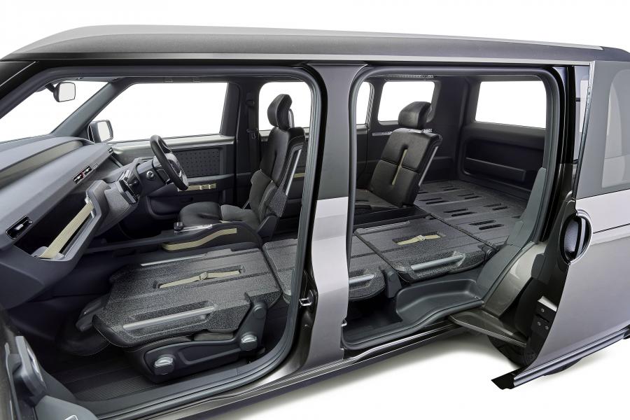 Интерьер Toyota Tj Cruiser 2017 года  (фото 6 из 13)